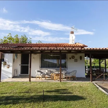 Vakantiehuis Theros, Garden And Sea
